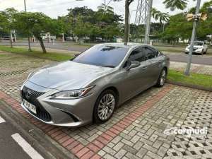 2020 Lexus ES 300h 2.5 Ultra Luxury Sedan , tersedia melalui melalui situs Carmudi