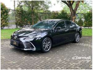 2022 Toyota Camry 2.5 V Sedan, Odo 14rb, Plat Genap , tersedia melalui melalui situs Carmudi