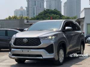 Jual bekas 2025 Toyota Kijang Innova Zenix 2,0 V HV Non Premium Color MPV,lokasi di DKI Jakarta