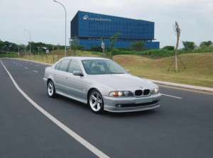 Jual bekas -60Jt UpgradeLow KMBMW E39 528i TUService RecordYear 2000,lokasi di 
