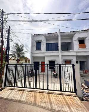 AKSES 2 MOBIL Rumah READY di MUNJUL JAKTIM Full Bata Merah lokasi di Munjul, tersedia melalui melalui situs Olx