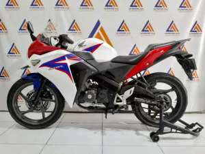 Jual bekas BARANG LANGKA.ANTIK.GRES CBR 150 CBU.SS KUMPLIT,lokasi di Makasar