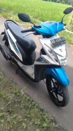 Jual bekas Beat 2015 esp ex cewek kondisi mulus original,lokasi di Jumapolo