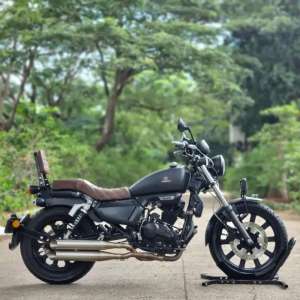 Jual bekas BENELLI MOTOBI 200 EVO 2023 BLACK KM 3000 ISTIMEWA PAJAK ON,lokasi di Gading Serpong