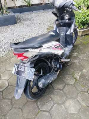 Jual bekas Bismillah di jual Honda Beat tahun 2014 off Plt AE,lokasi di Widodaren