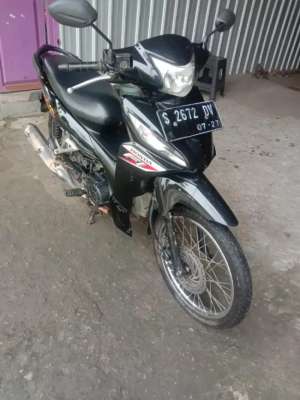 Jual bekas Bismillah di jual honda revo injeksi surat komplit pjk off plat S,lokasi di Widodaren