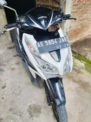 Jual bekas Bismillah di jual Honda Vario 2013..ss lngkap pajak baru AE ngawi,lokasi di Widodaren