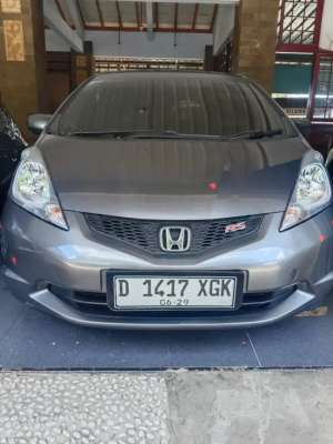 Jual bekas Bismillah numpang jual Honda jazz S. Metic. No. D. Th 2010,lokasi di 