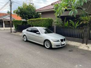 Jual bekas BMW 320i 2010 Bensin,lokasi di 