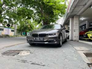 Jual bekas BMW 320i Sport AT Matic pmk 2013,lokasi di 