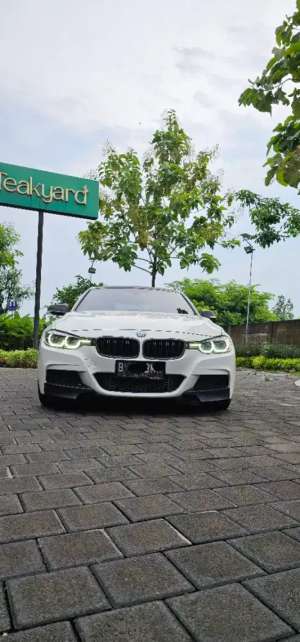 Jual bekas Bmw 335i f30 n55 3000cc 2014 harga sudah dapat all modif,lokasi di 