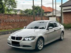 Jual bekas Bmw E90 320i AT CKD,lokasi di 