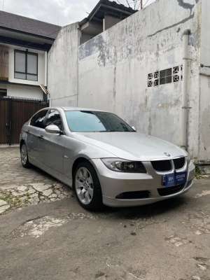 Jual bekas bmw e90 320i full record tunas bmw low km full original paint,lokasi di 