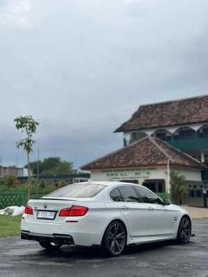 Jual bekas Bmw f10 528 kondisi istimewaa,lokasi di 
