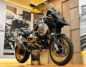 BMW R1250 GS Adventure edisi 40th Anniversary lokasi di Tenggilis Mejoyo, tersedia melalui melalui situs Olx
