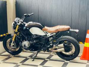 BMW RnineT roadster BMW R-nineT roadster BMW R nineT lokasi di Kemang, tersedia melalui melalui situs Olx