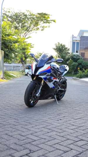 Bmw s1000RR M package lokasi di Gubeng, tersedia melalui melalui situs Olx