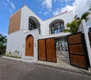 BRAND NEW VILLA MEDITERANIAN LANTAI 2 PADONAN CANGGU lokasi di Kuta Utara, tersedia melalui melalui situs Olx