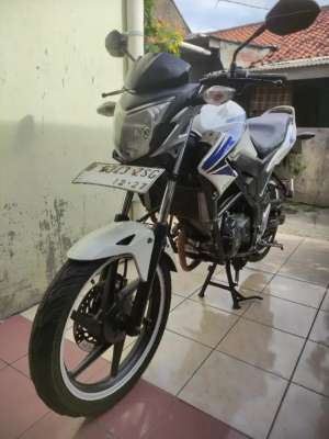 Jual bekas BU DIJUAL CB150R OLD 2015,lokasi di Kalisari