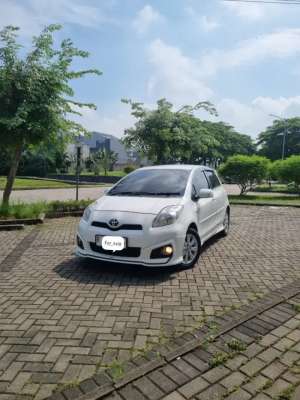 Jual bekas CASH Toyota Yaris Bakpao S TRD Sportivo 2012 Low KM Istimewa Antik,lokasi di 