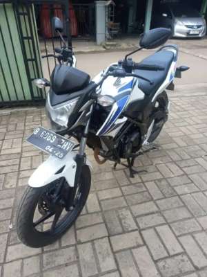 Jual bekas Cb150r 2015 orisinil,lokasi di Kelapa Dua