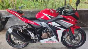 Cbr tahun 2017 ,,mesin masih halus,pajak hidup,masih mulus lokasi di Bantul, tersedia melalui melalui situs Olx