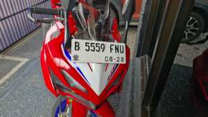 Jual bekas CBR150 R three coulour NIK 2023 km 7000,lokasi di Bekasi Timur