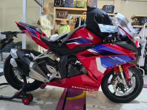 Jual bekas CBR250RR ABS SP QS Quick Sifhter,lokasi di Medan Johor