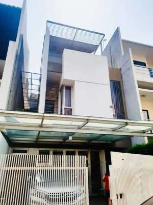 CL003 Dijual Rumah Manyar PIK Full Furnish, Jakarta Utara lokasi di Pantai Indah Kapuk, tersedia melalui melalui situs Olx