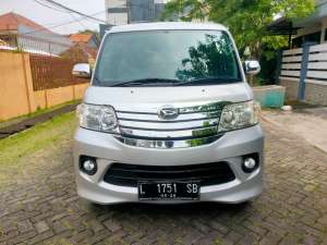 Jual bekas Daihatsu Luxio X 2017 Silver km low 55 ribu,lokasi di Jawa Timur
