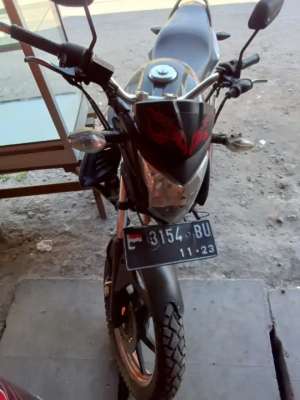 Jual bekas Di jual motor Cb 150 R. 2013. Tangan Pertama. Warna hitam. Plat L SBY,lokasi di Mayjen Sungkono