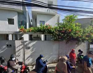 Di Jual Rumah 3 Lantai di Tegal Parang Utara, Mampang Prapatan, Jaksel lokasi di Mampang Prapatan, tersedia melalui melalui situs Olx