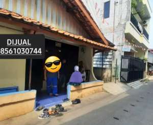 dibwh psran Rumah lama jatipadang pejaten ls.126mtr 925jt nego lokasi di Pasar Minggu, tersedia melalui melalui situs Olx