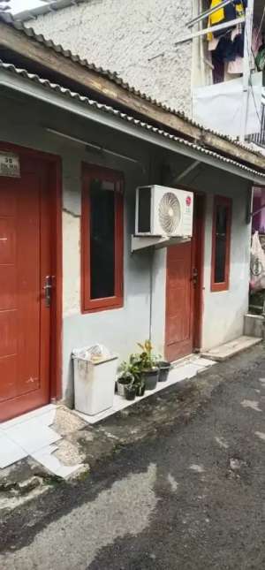Dijual 2 kontrakan 185jtBendungan Cilodong Depok lokasi di Cilodong, tersedia melalui melalui situs Olx
