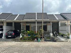 DIJUAL 2 RUMAH PLONG KOMPLEK GREEN RESORT PALEMBANG lokasi di Alang-Alang Lebar, tersedia melalui melalui situs Olx