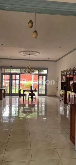 DIjual BU Rumah Modern Di Kebon Jeruk lokasi di Kebon Jeruk, tersedia melalui melalui situs Olx