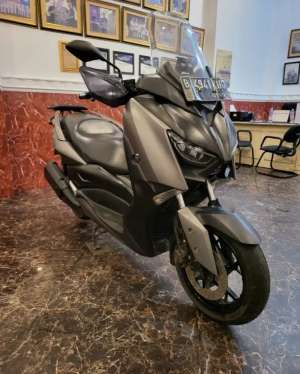 Jual bekas DIJUAL CEPAT YAMAHA XMAX 250 CC LENGKA0 2018,lokasi di Pulo Gadung