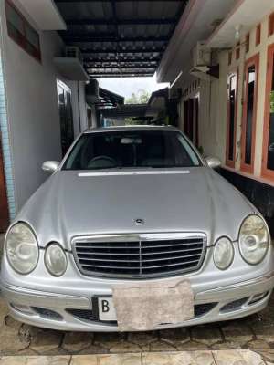 Jual bekas Dijual mobil sedan mercedes benz e240,lokasi di 