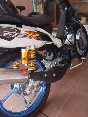 Jual bekas Dijual Motor F1ZR 1997 sudah dimodifikasi,lokasi di Kuta Selatan