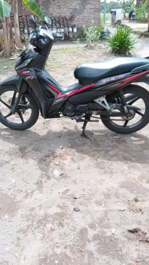 DijualMotor Revo 2016 bekas Plat Ab Bantul lokasi di Pundong, tersedia melalui melalui situs Olx