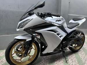 Dijual Ninja 250 fi 2013 lokasi di Cicendo, tersedia melalui melalui situs Olx
