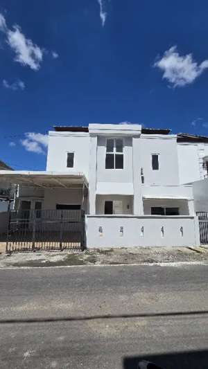 DIJUAL RUMAH 2 LANTAI LOKASI MUDING INDAH lokasi di Kuta Utara, tersedia melalui melalui situs Olx