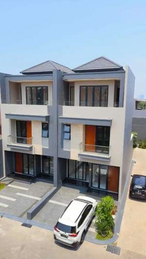 DIJUAL RUMAH 3 LANTAI SIAP HUNI LOKASI DEKAT DENGAN KAMPUS BINUS ANGGR lokasi di Kebon Jeruk, tersedia melalui melalui situs Olx