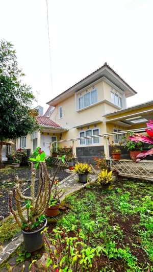 Dijual Rumah Asri di Bandung, Lengkap dengan Gazebo dan Kolam Ikan lokasi di Parongpong, tersedia melalui melalui situs Olx