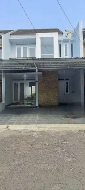 Dijual rumah baru 2 lantai di Cluster Pesona Harapan Indah Bekasi lokasi di Bekasi Barat, tersedia melalui melalui situs Olx