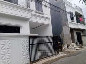 Dijual Rumah Baru 2-lantai plus Rooftop Ready Stock dekat Tol Brigif lokasi di Jagakarsa, tersedia melalui melalui situs Olx