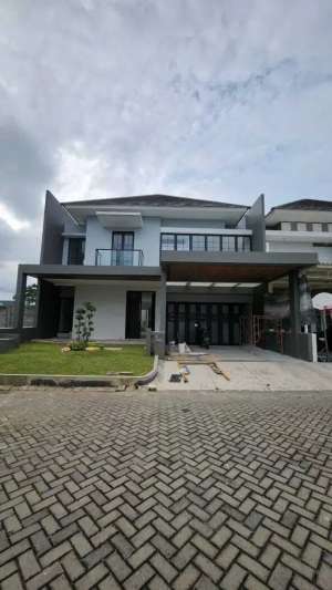 DIJUAL RUMAH BARU GRESS MINIMALIS DI ROYAL RESIDENCE LOKASI STRATEGIS lokasi di Lakarsantri, tersedia melalui melalui situs Olx