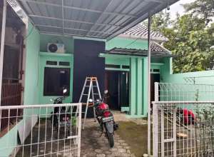 DIJUAL RUMAH BULUSAN TEMBALANG DEKAT UNDIP lokasi di Tembalang, tersedia melalui melalui situs Olx