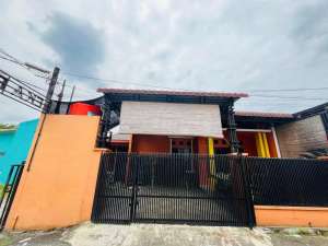 DIJUAL RUMAH CANTIK DALAM KOMPLEK MEDAN JOHOR lokasi di Medan Kota, tersedia melalui melalui situs Olx