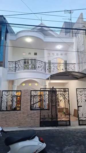 DIJUAL RUMAH CANTIK STRATEGIS 2 LT DI MALAKA SARI DUREN SAWIT JAKARTA lokasi di Duren Sawit, tersedia melalui melalui situs Olx
